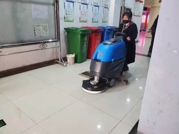<b>学校用新款手推式洗地机</b>